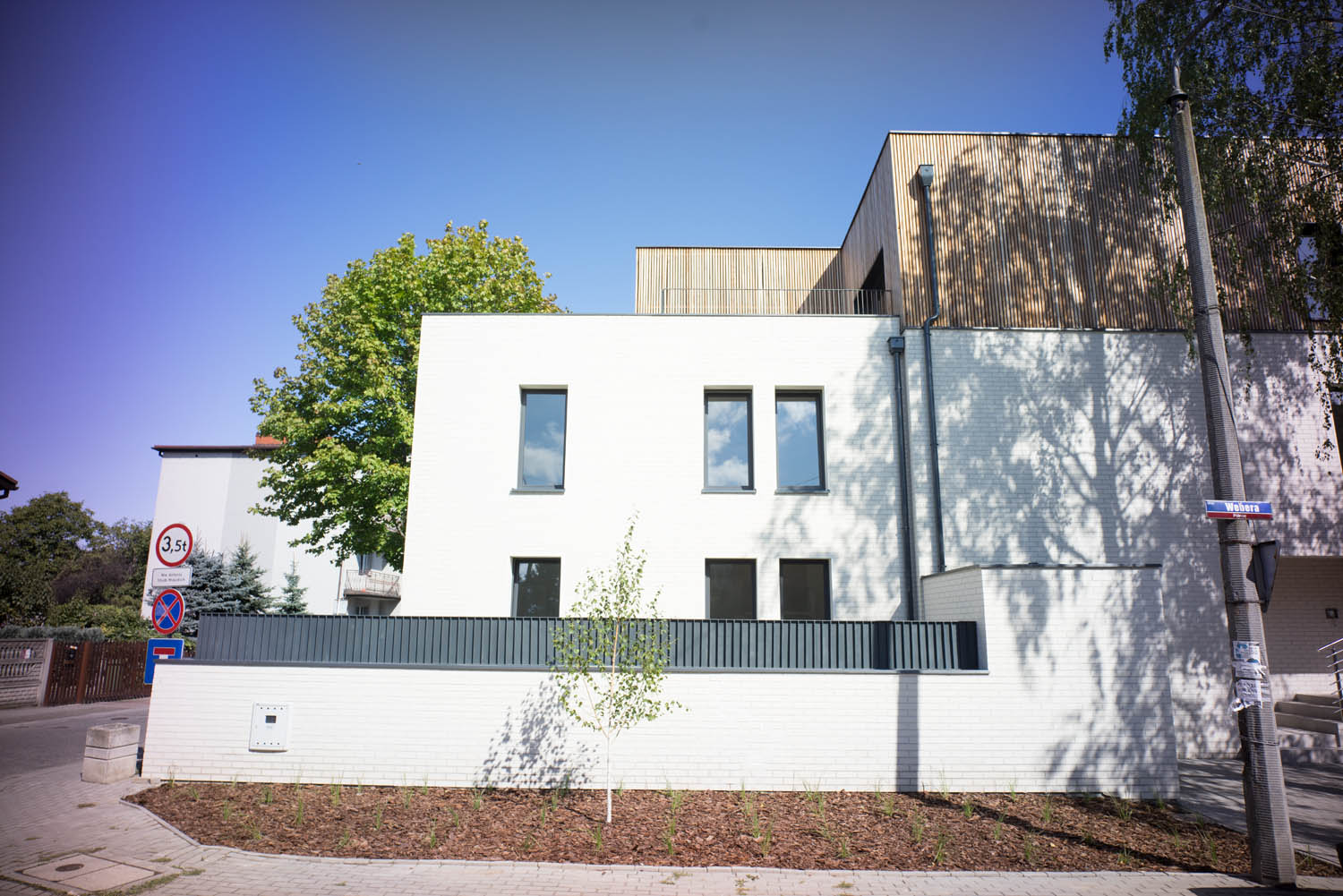 osłonięte strefy zewnętrzne i praca cieniem (komfort latem)